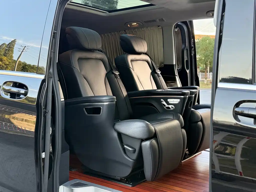 Mercedes-Benz V-Class 2022 — фото 12