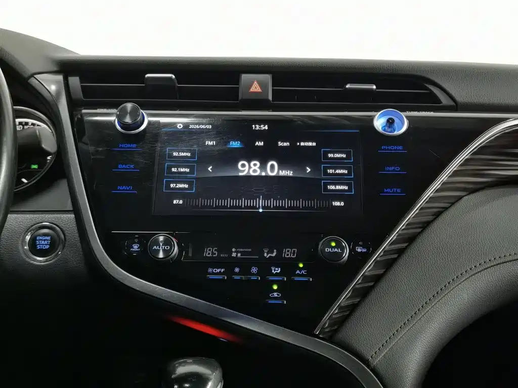 Toyota Camry 2020 — фото 12