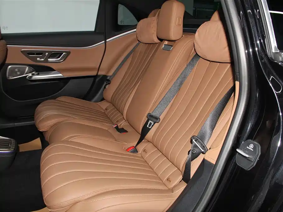 Mercedes-Benz E-Class 2025 — фото 14