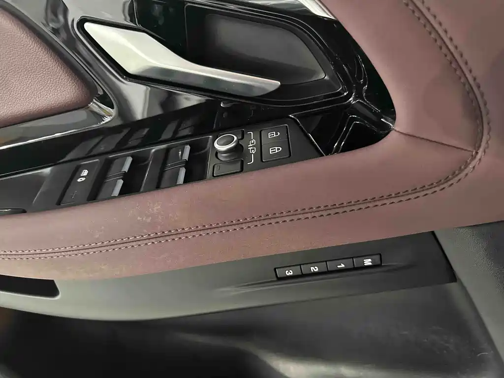 Land Rover Evoque 2023 — фото 12