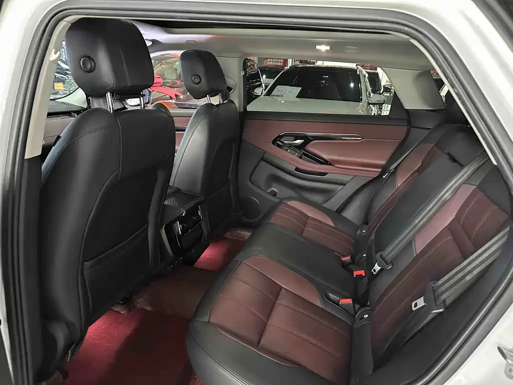 Land Rover Evoque 2023 — фото 16