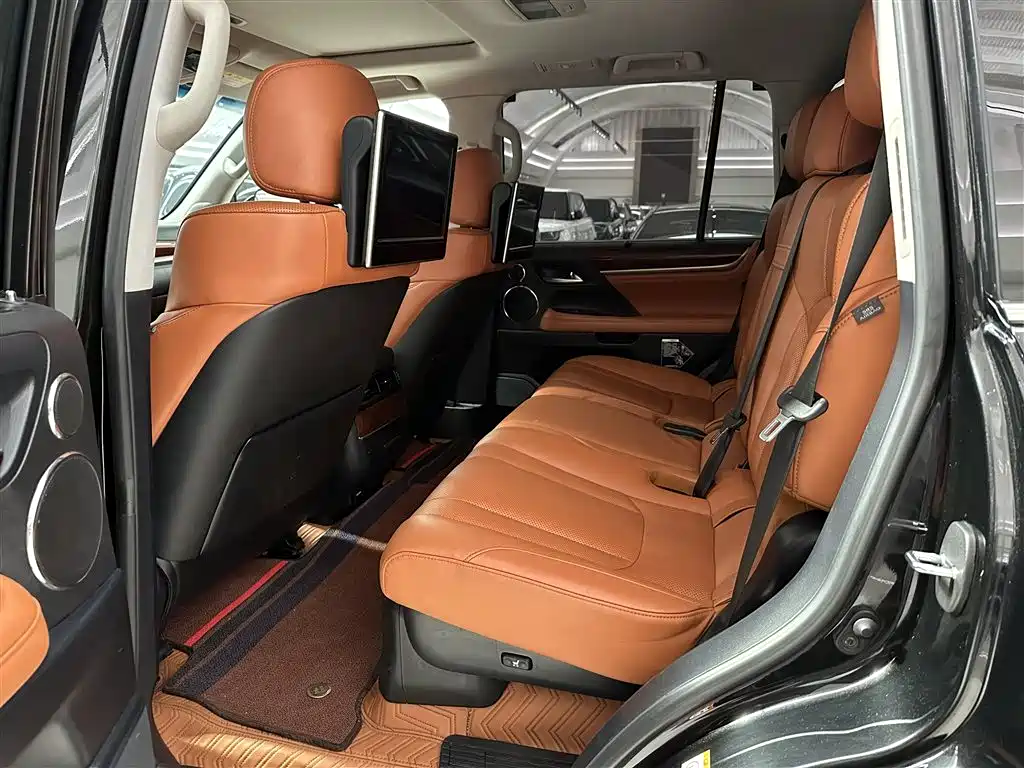Lexus LX 2017 — фото 12