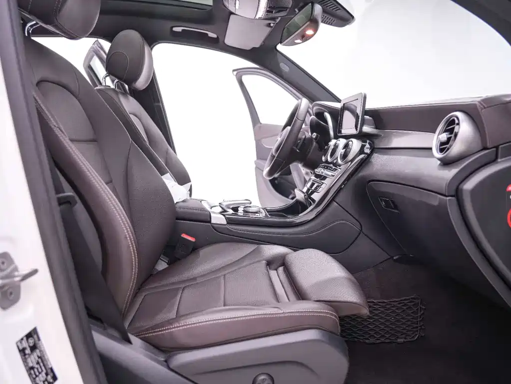 Mercedes-Benz GLC 2017 — фото 26