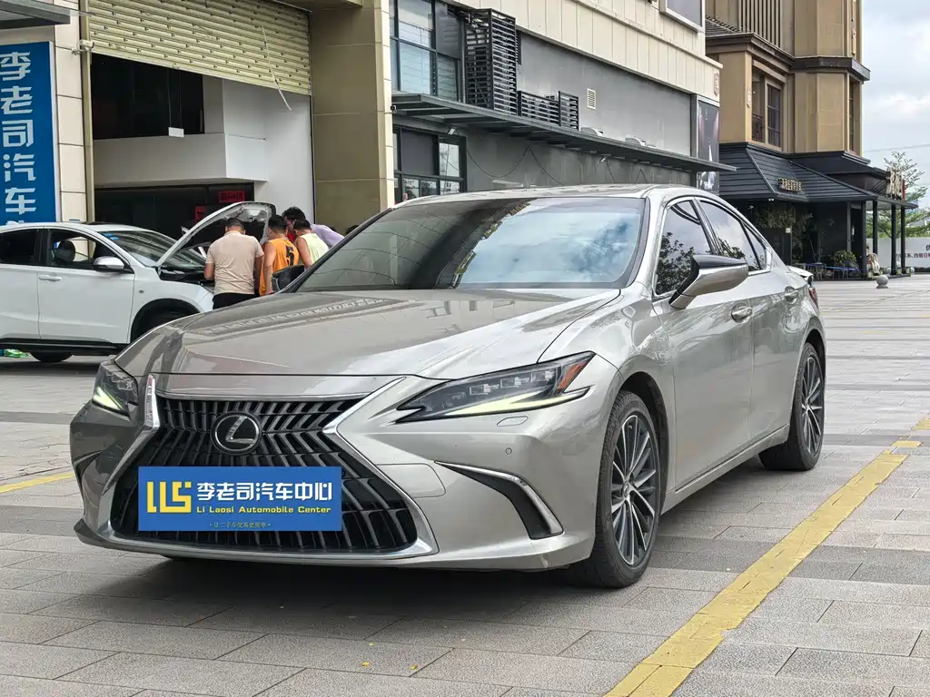 Lexus ES 2024 — фото 1