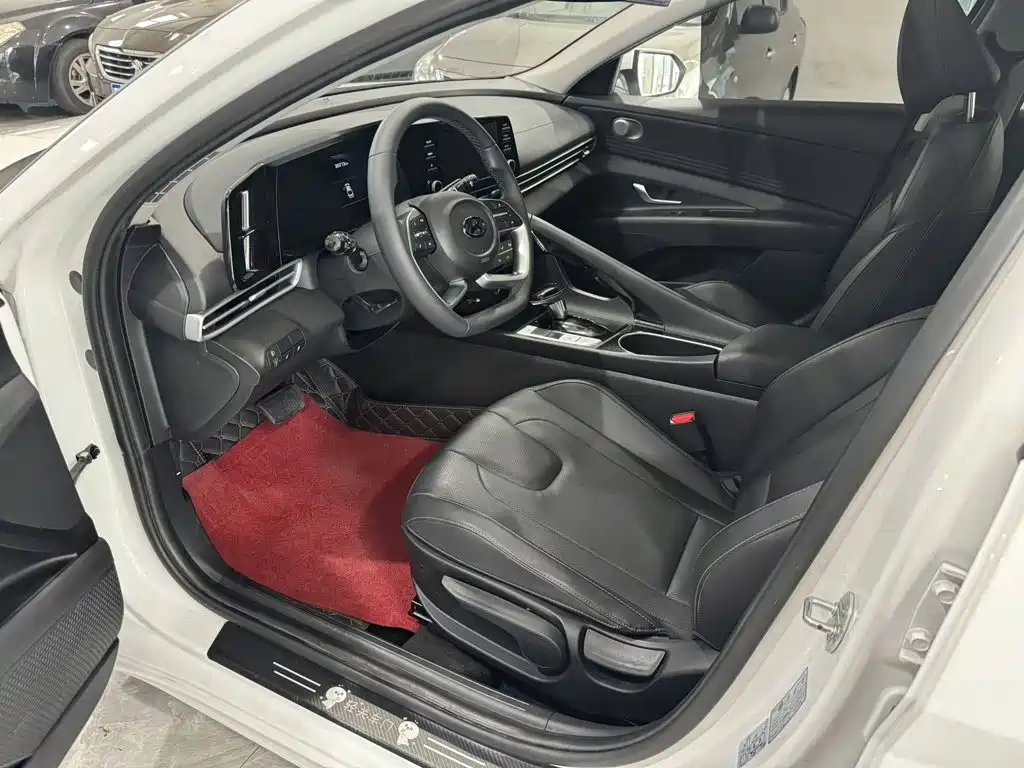 Hyundai Elantra 2023