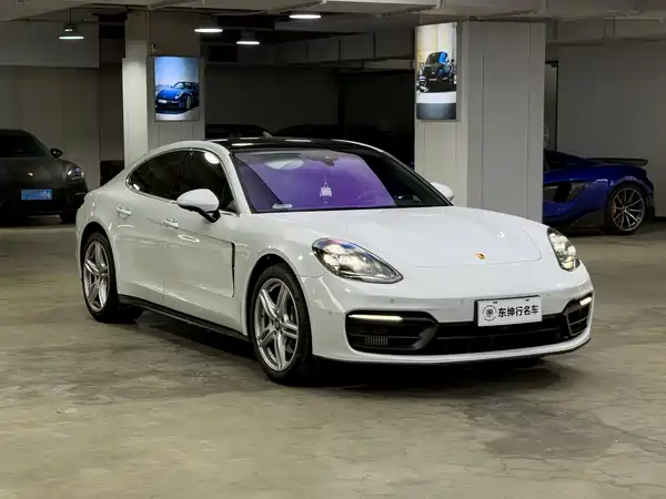 Porsche Panamera 2023