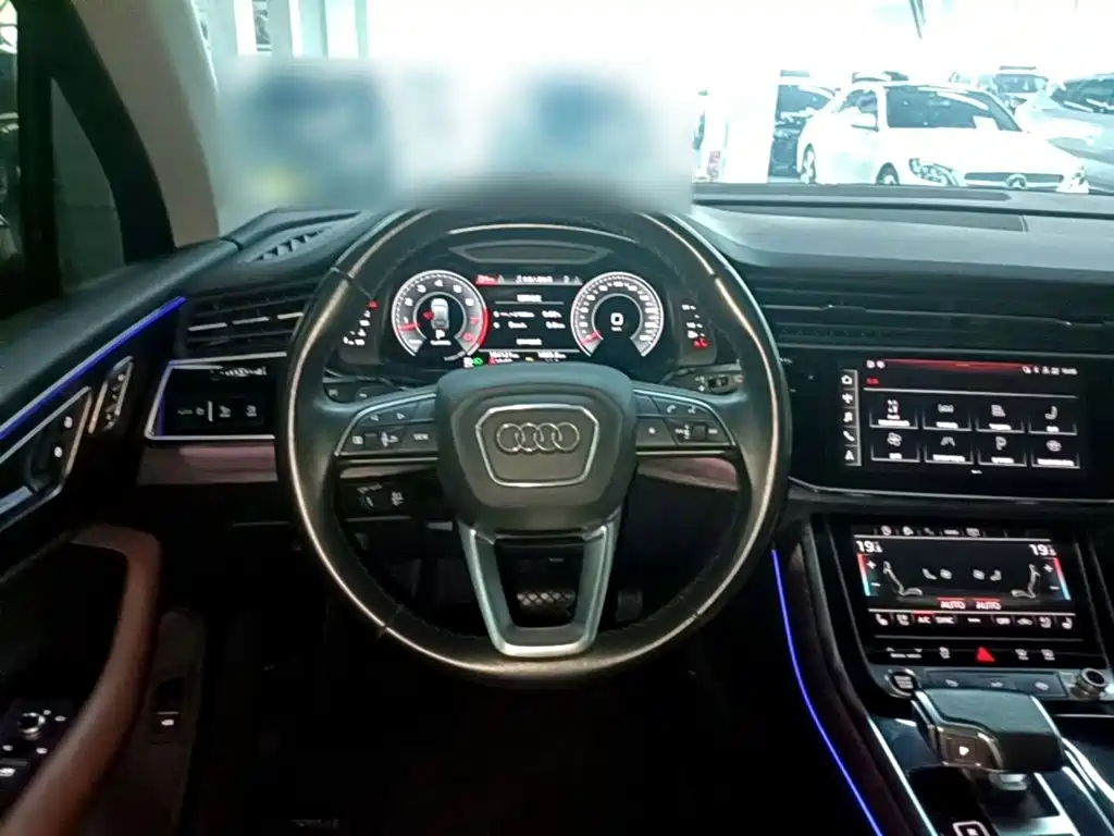Audi Q7 2021 — фото 11