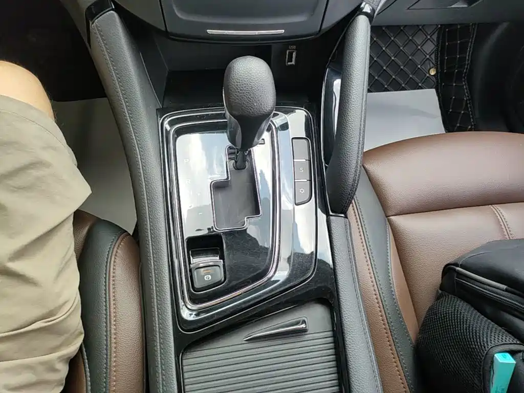 Dongfeng Fengshen AX7 2018 — фото 14
