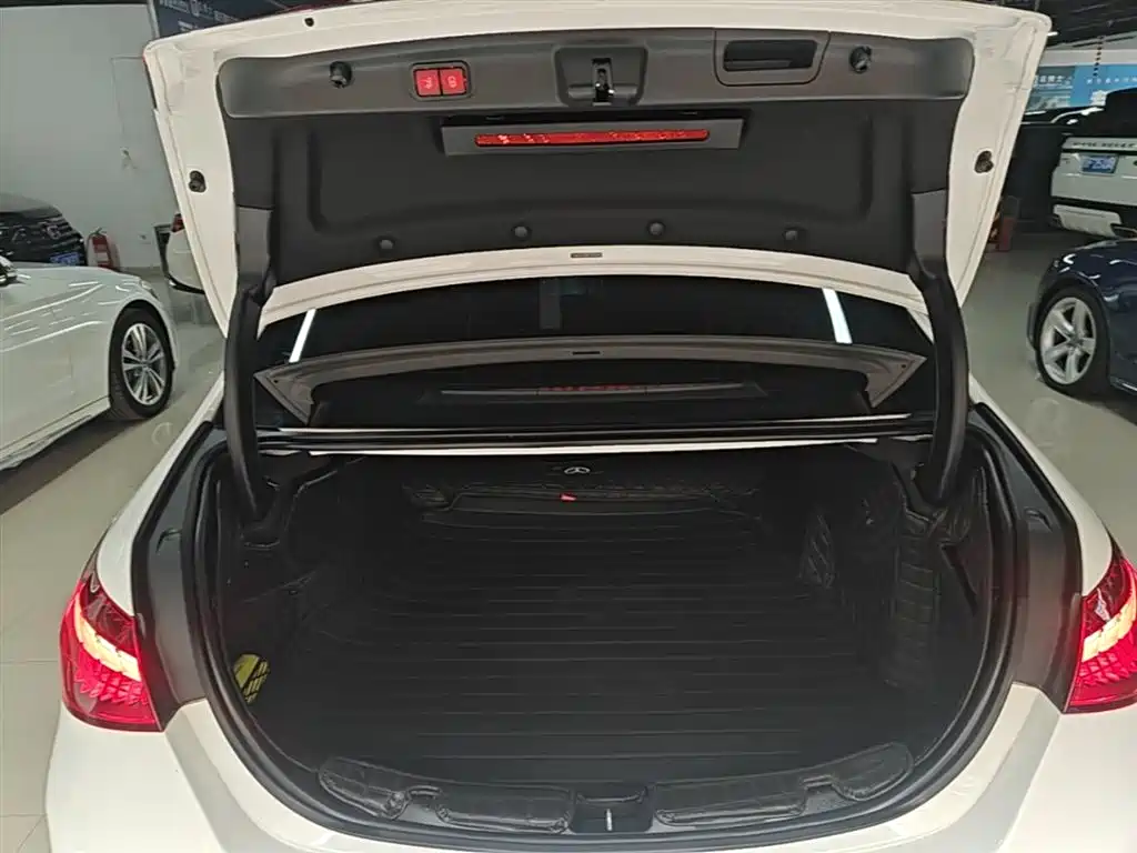 Mercedes-Benz C-Class 2024 — фото 19