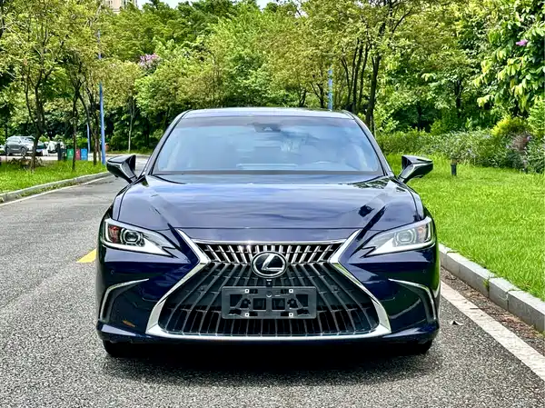 Lexus ES 2023