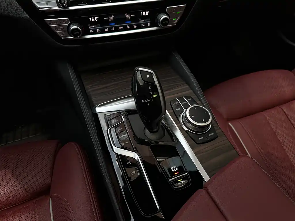 BMW 5 Series 2022 — фото 19