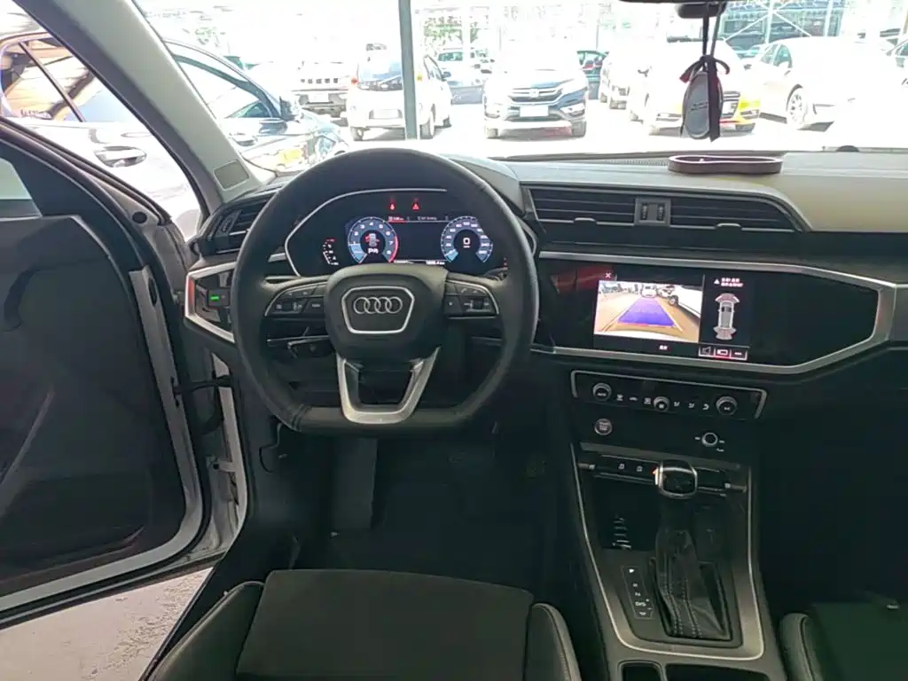 Audi Q3 2020 — фото 11