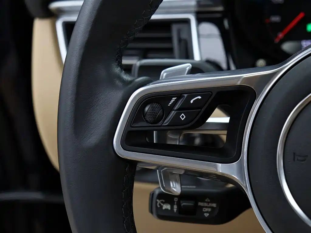 Porsche Macan 2018 — фото 15