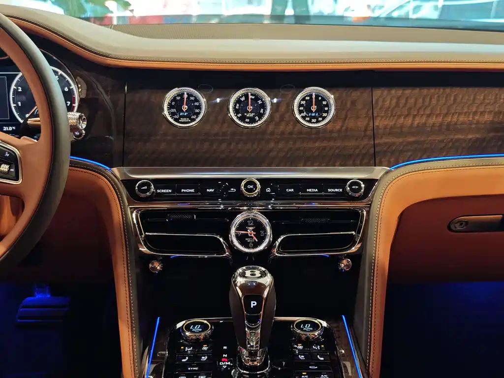 Bentley Flying Spur — фото 8