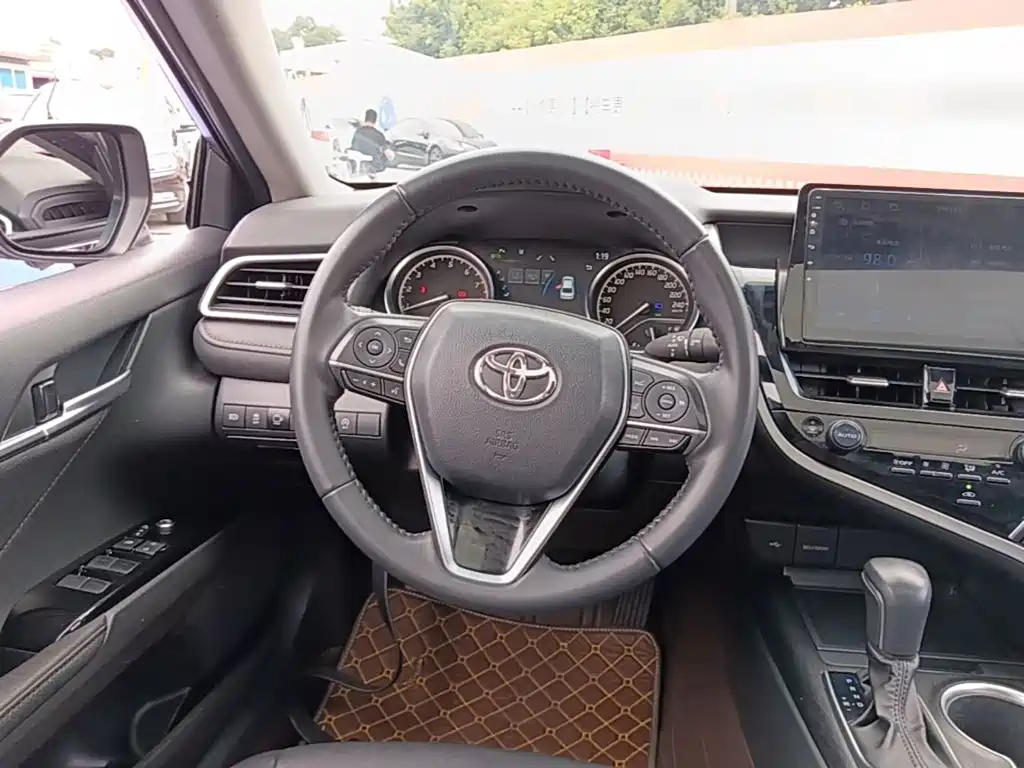 Toyota Camry 2022 — фото 11