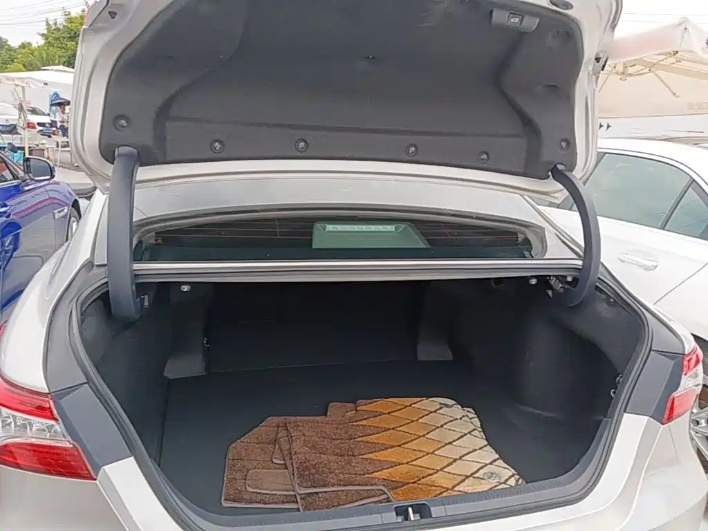 Toyota Camry 2022 — фото 19
