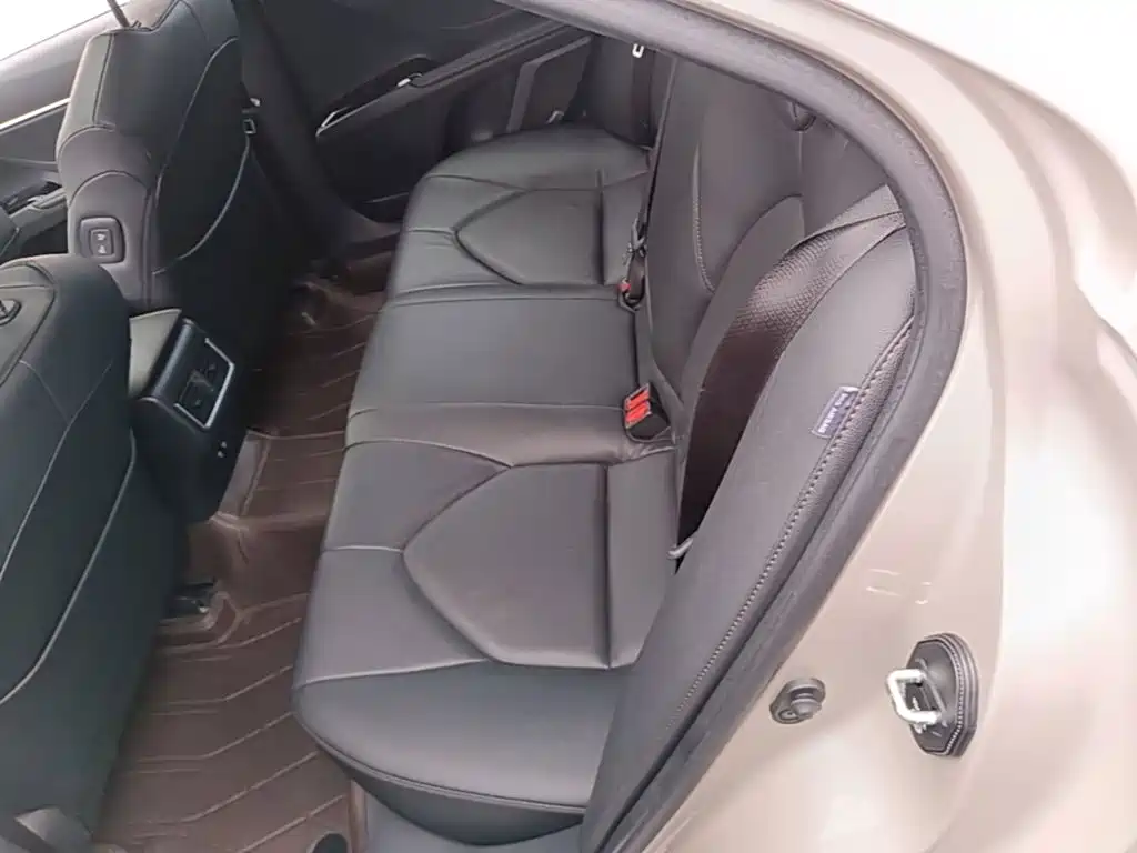 Toyota Camry 2022 — фото 17