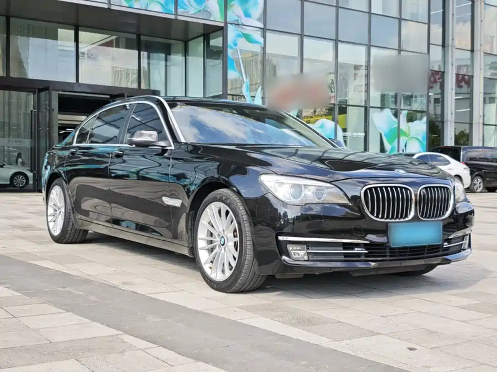 BMW 7 Series 2015 — фото 11