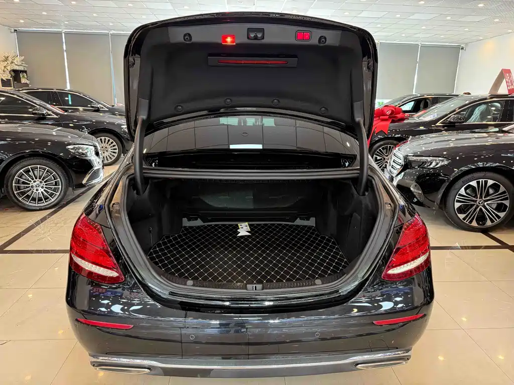 Mercedes-Benz E-Class 2019 — фото 14