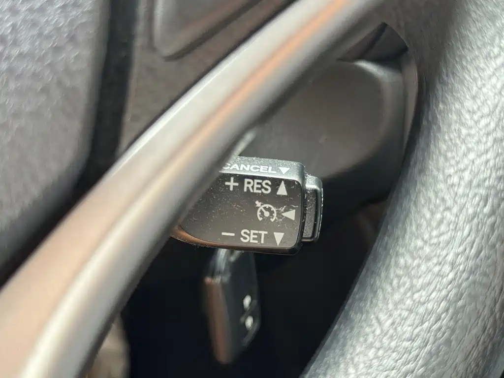 Toyota Yaris L 2022 — фото 13