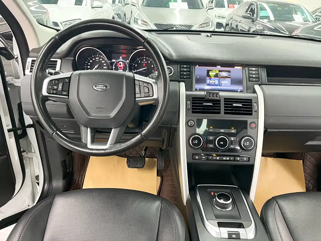 Land Rover Discovery Sport 2017 — фото 16