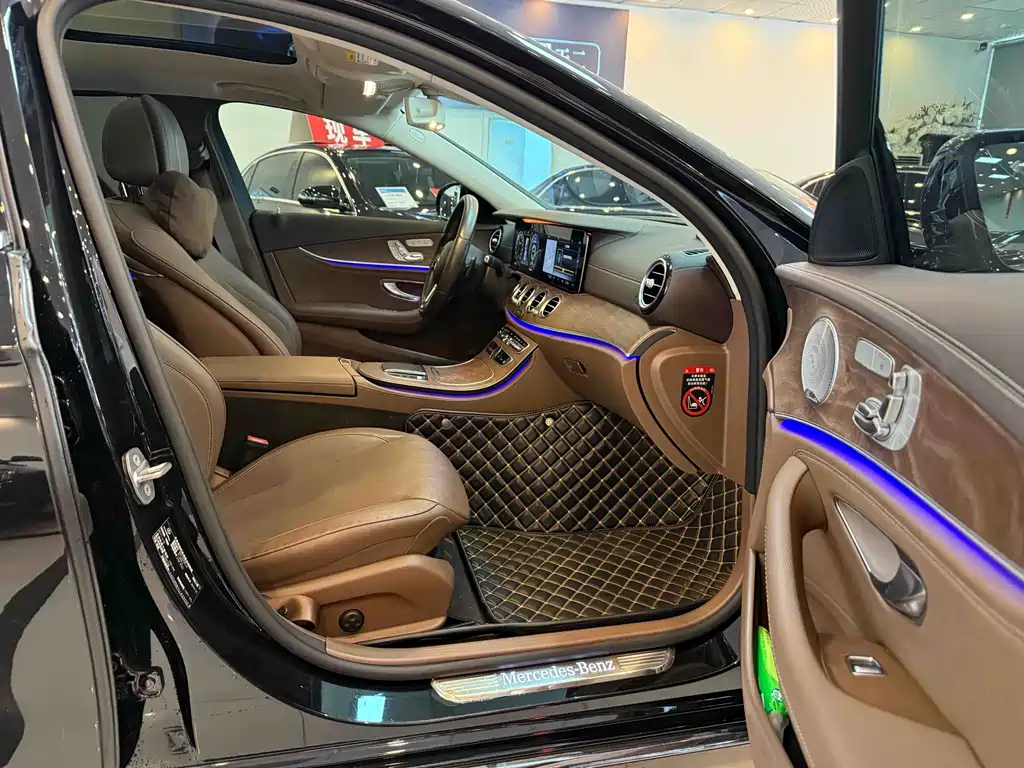 Mercedes-Benz E-Class 2019 — фото 12
