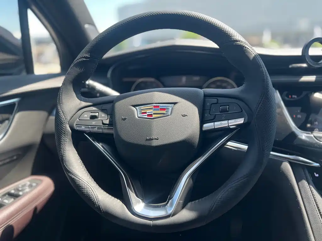 Cadillac XT6 2021 — фото 16