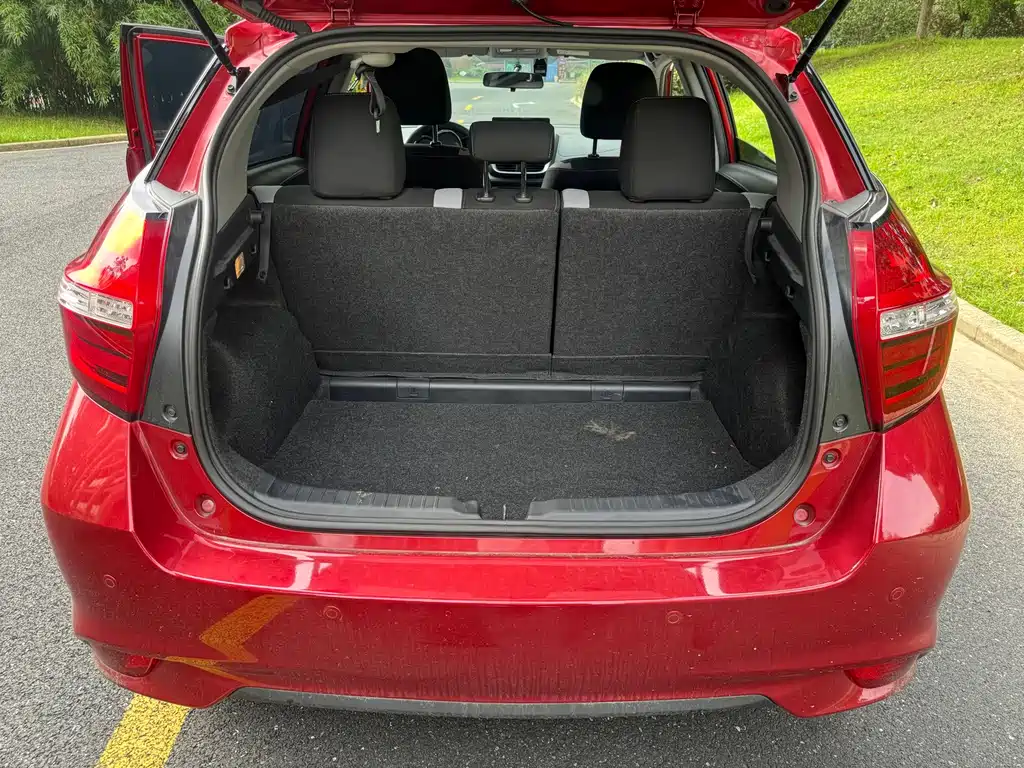 Toyota Yaris L 2022 — фото 14