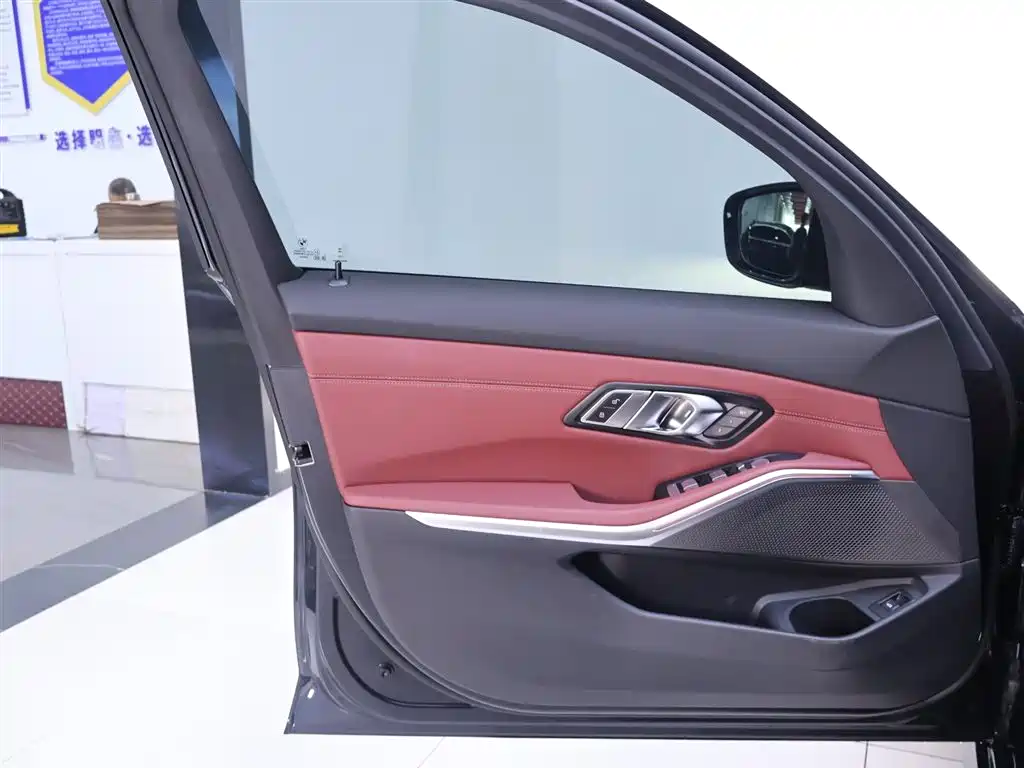 BMW 3 Series 2025 — фото 18