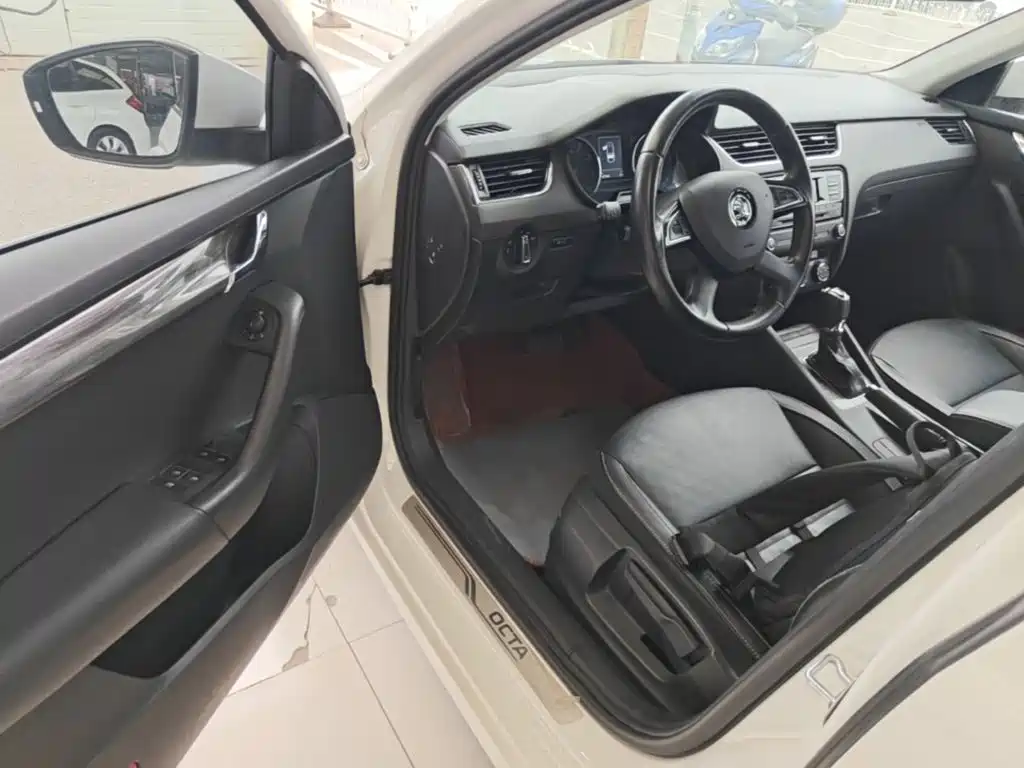 Skoda Octavia 2015 — фото 16