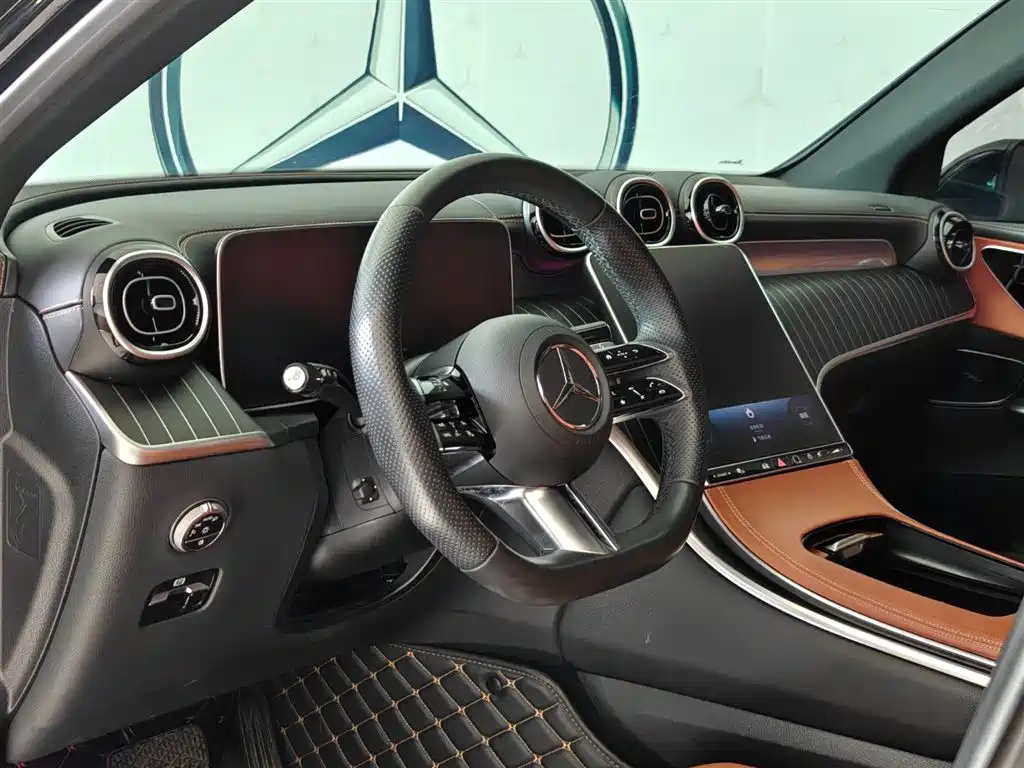 Mercedes-Benz GLC 2023