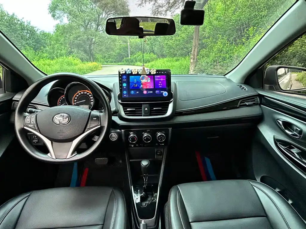 Toyota Yaris L 2023 — фото 9