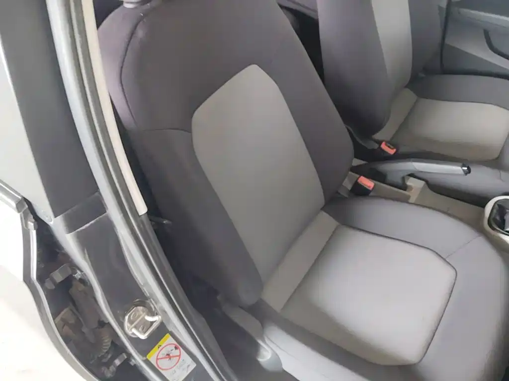 Skoda Rapid 2015 — фото 25