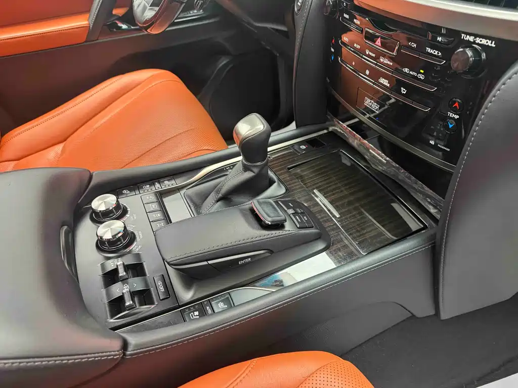 Lexus LX 2020 — фото 15