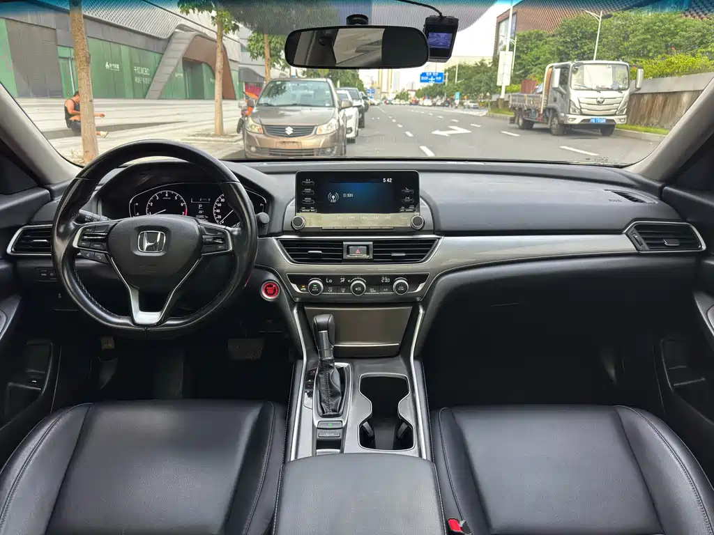 Honda Accord 2021 — фото 9