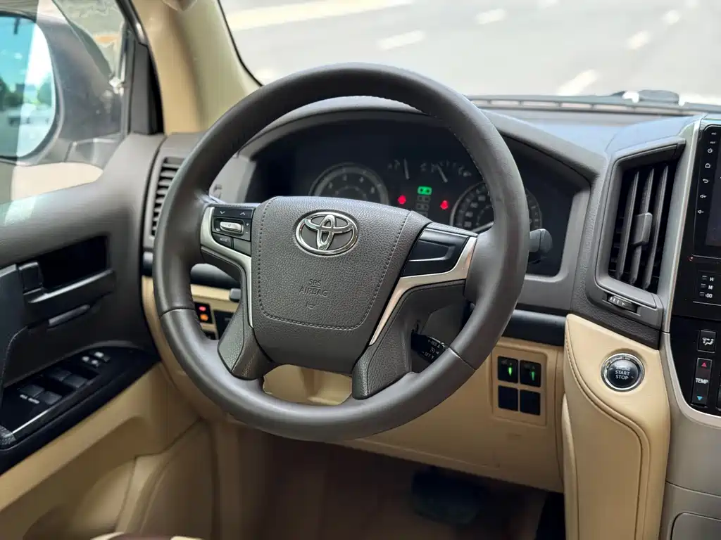 Toyota Land Cruiser 2016 — фото 11