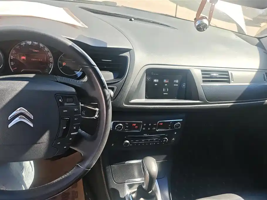 Citroen C5 2015 — фото 12