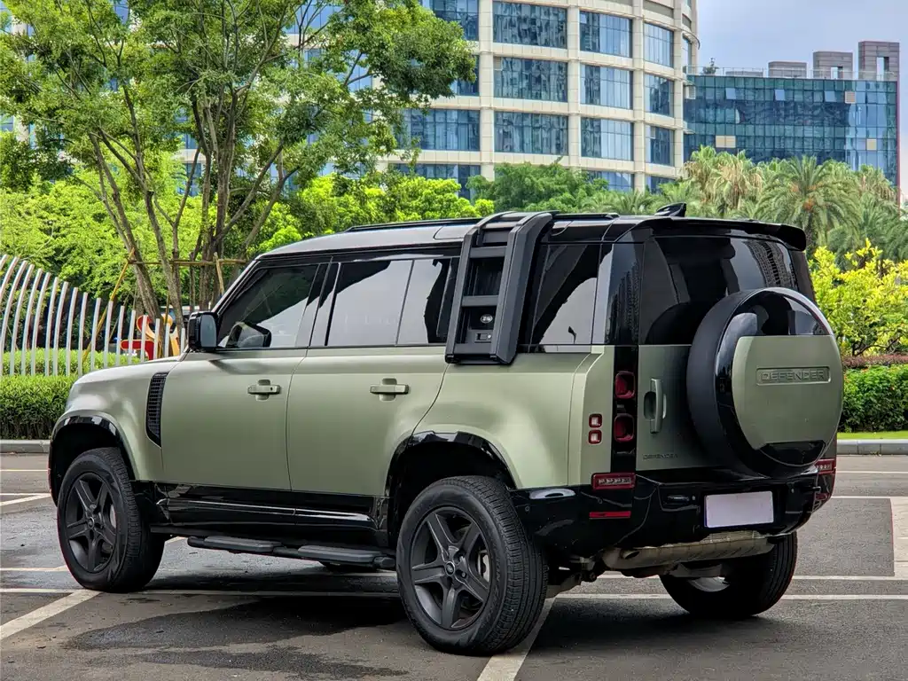 Land Rover Defender 2024 — фото 15