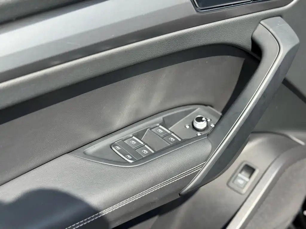 Audi Q5L 2025 — фото 25