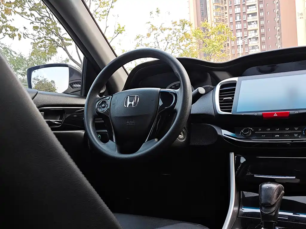 Honda Accord 2017 — фото 7