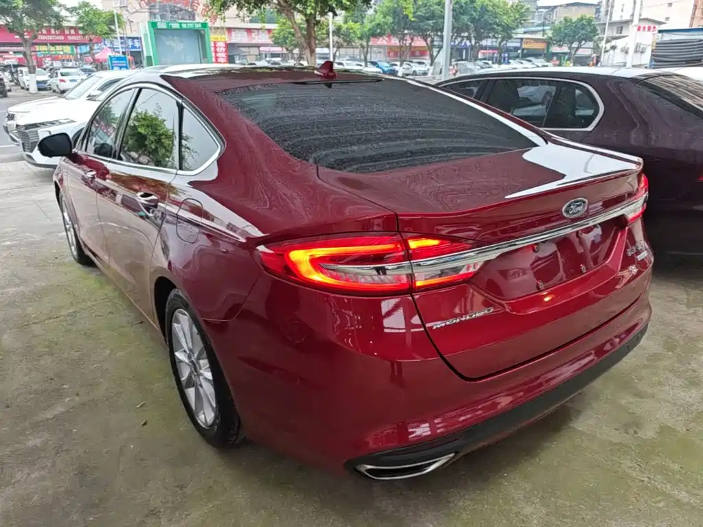 Ford Mondeo 2017 — фото 23