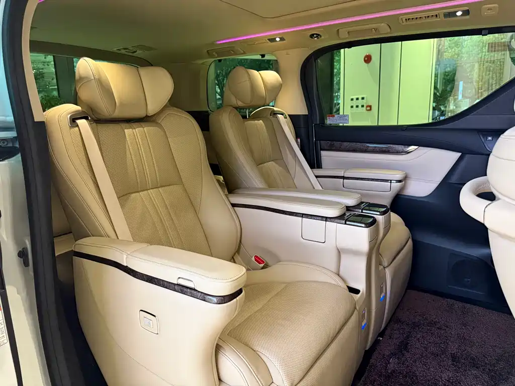 Toyota Alphard 2021 — фото 11