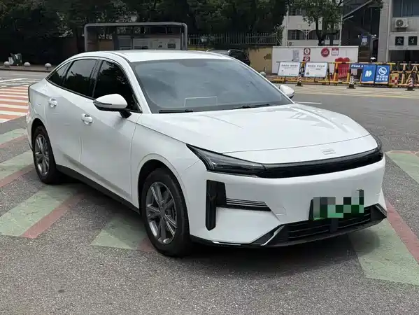 Geely Galaxy L6 2025