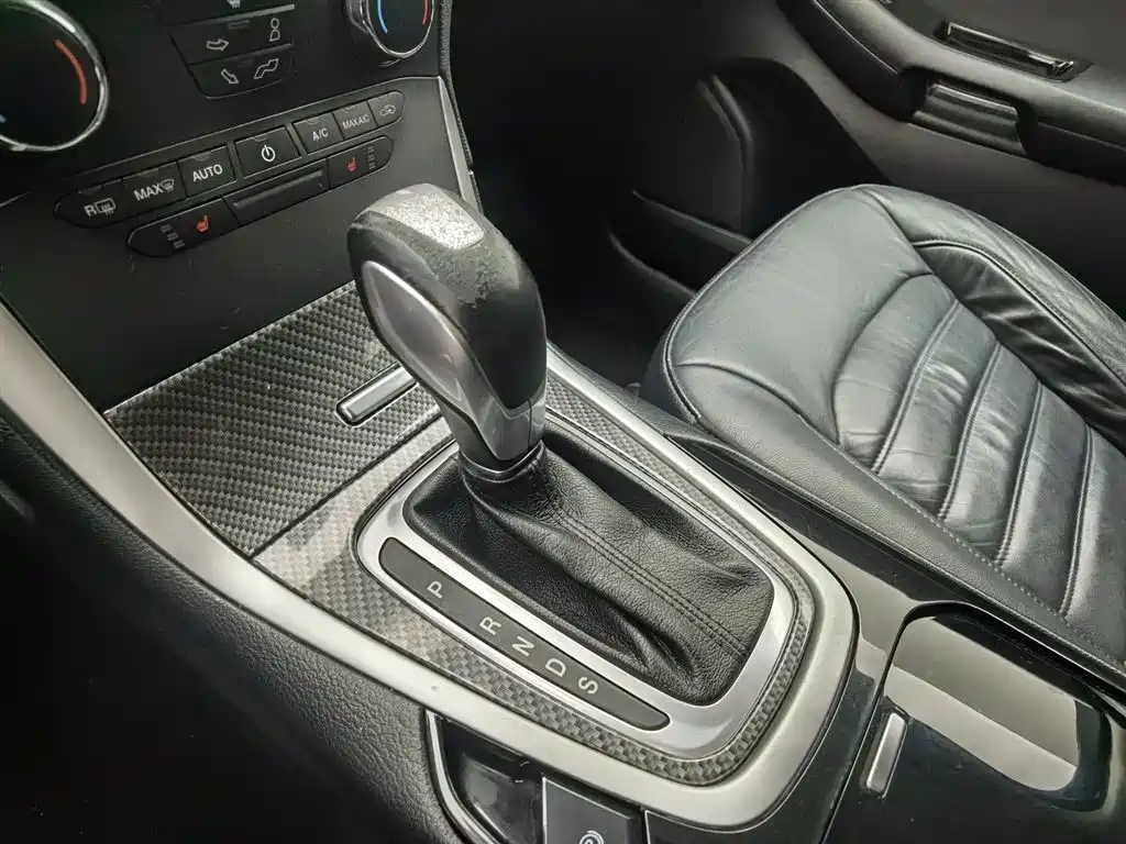 Ford Edge 2017 — фото 13