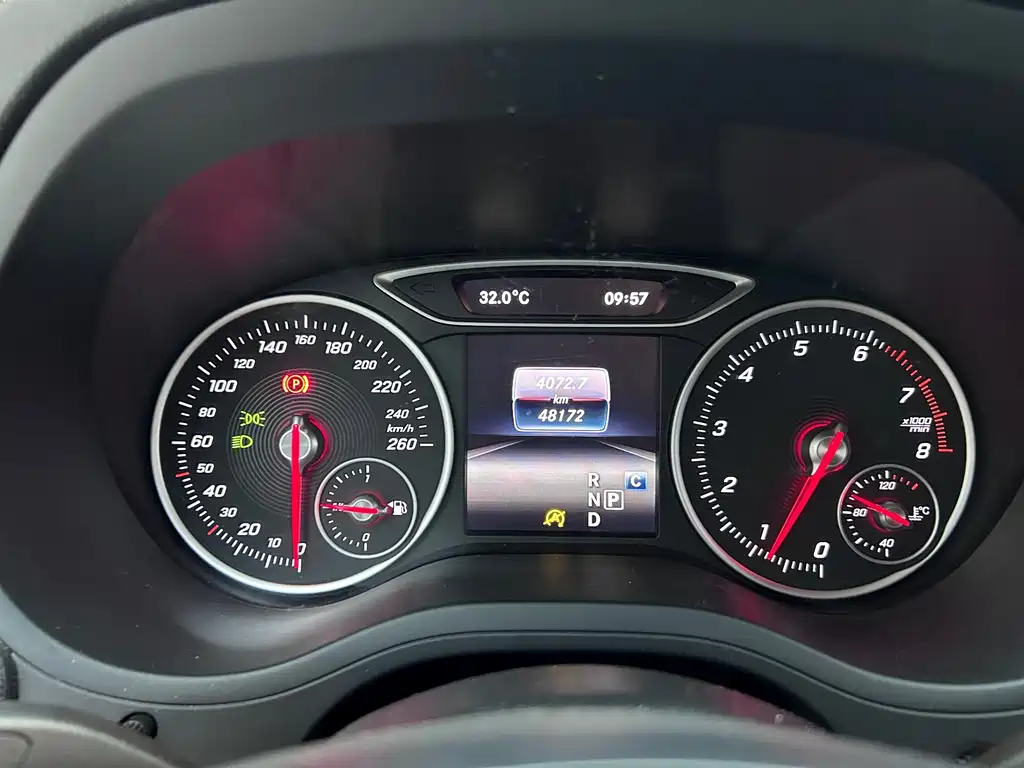 Mercedes-Benz B-Class 2018 — фото 15