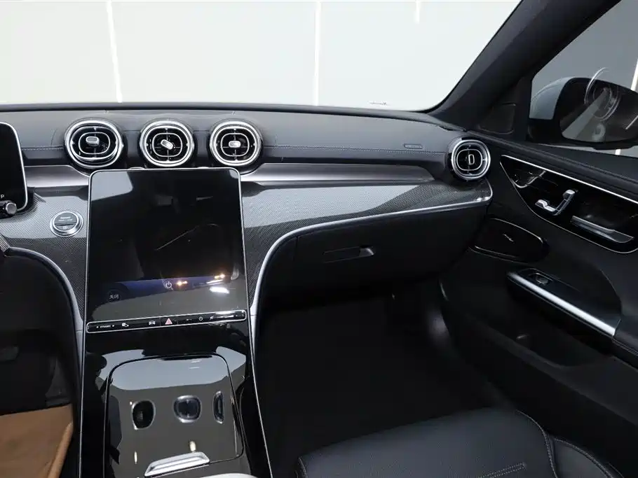 Mercedes-Benz C-Class 2023 — фото 23