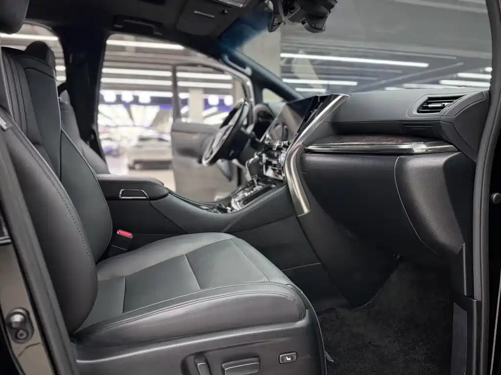 Toyota Alphard 2022 — фото 4