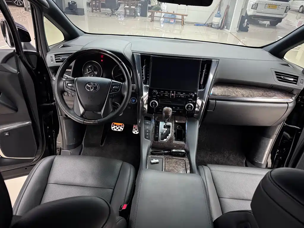 Toyota Alphard 2022 — фото 11