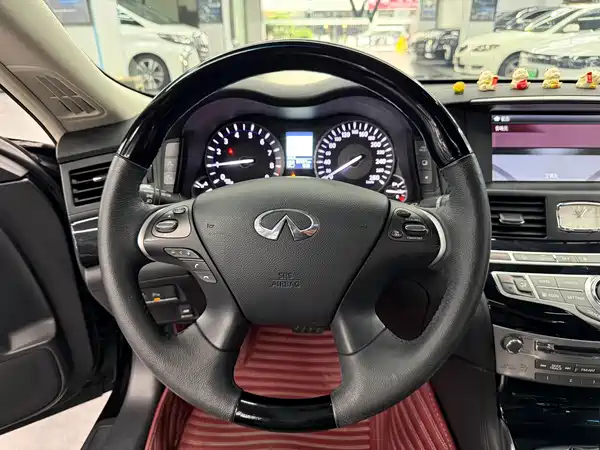 Infiniti Q70 2017