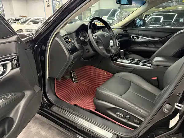 Infiniti Q70 2017
